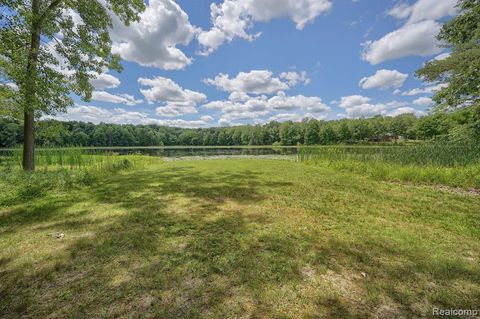 A home in Groveland Twp