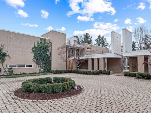 A home in West Bloomfield Twp