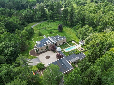 A home in West Bloomfield Twp