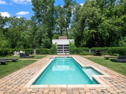 A home in West Bloomfield Twp