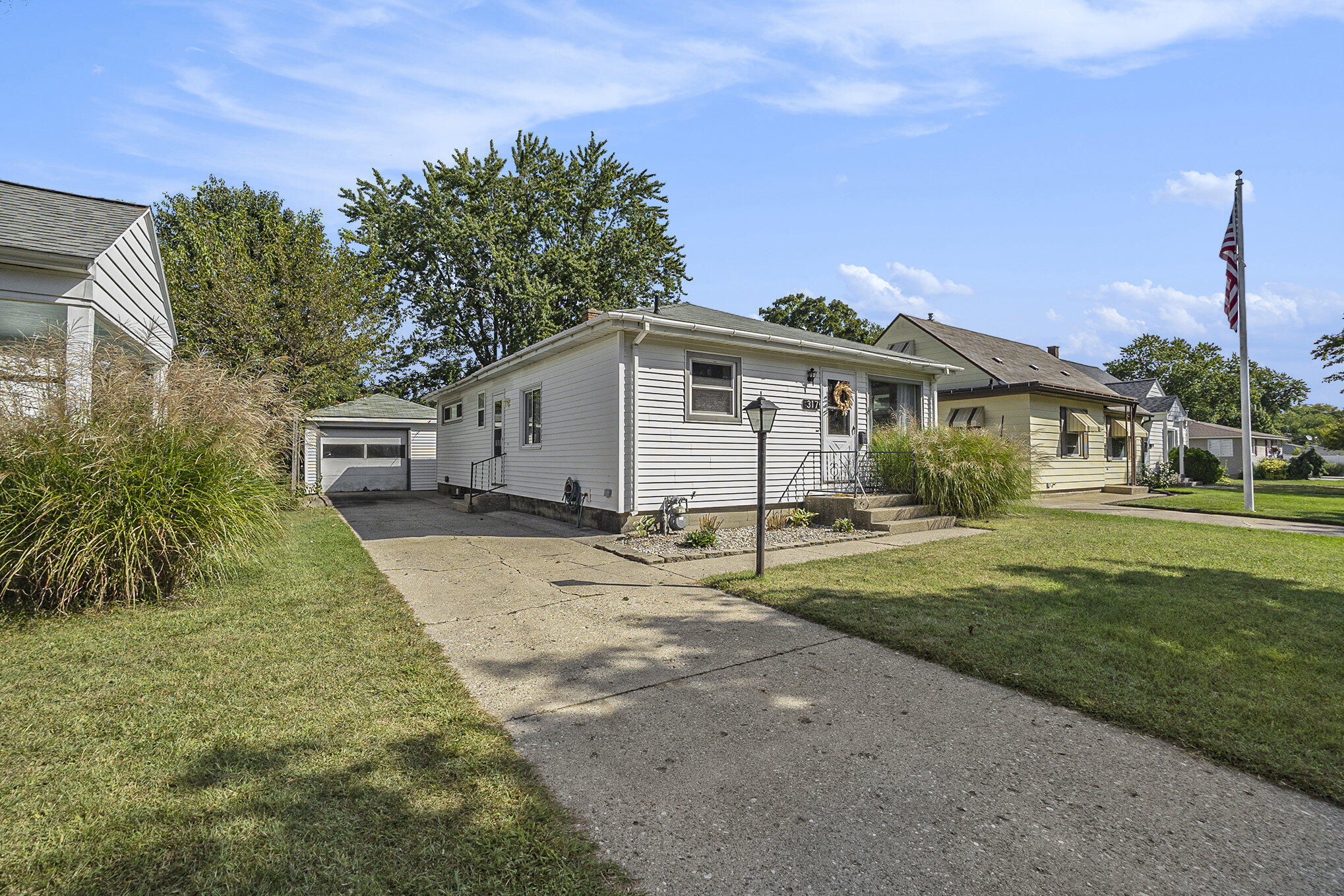 Photo 2 of 23 of 317 W 28th Street house