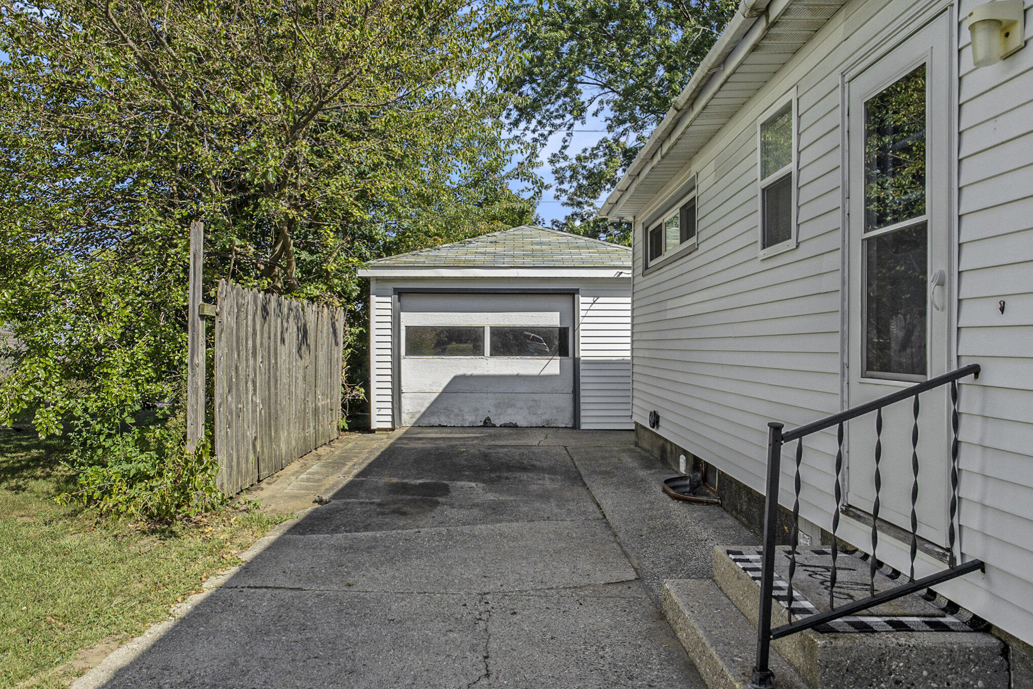 Photo 3 of 23 of 317 W 28th Street house