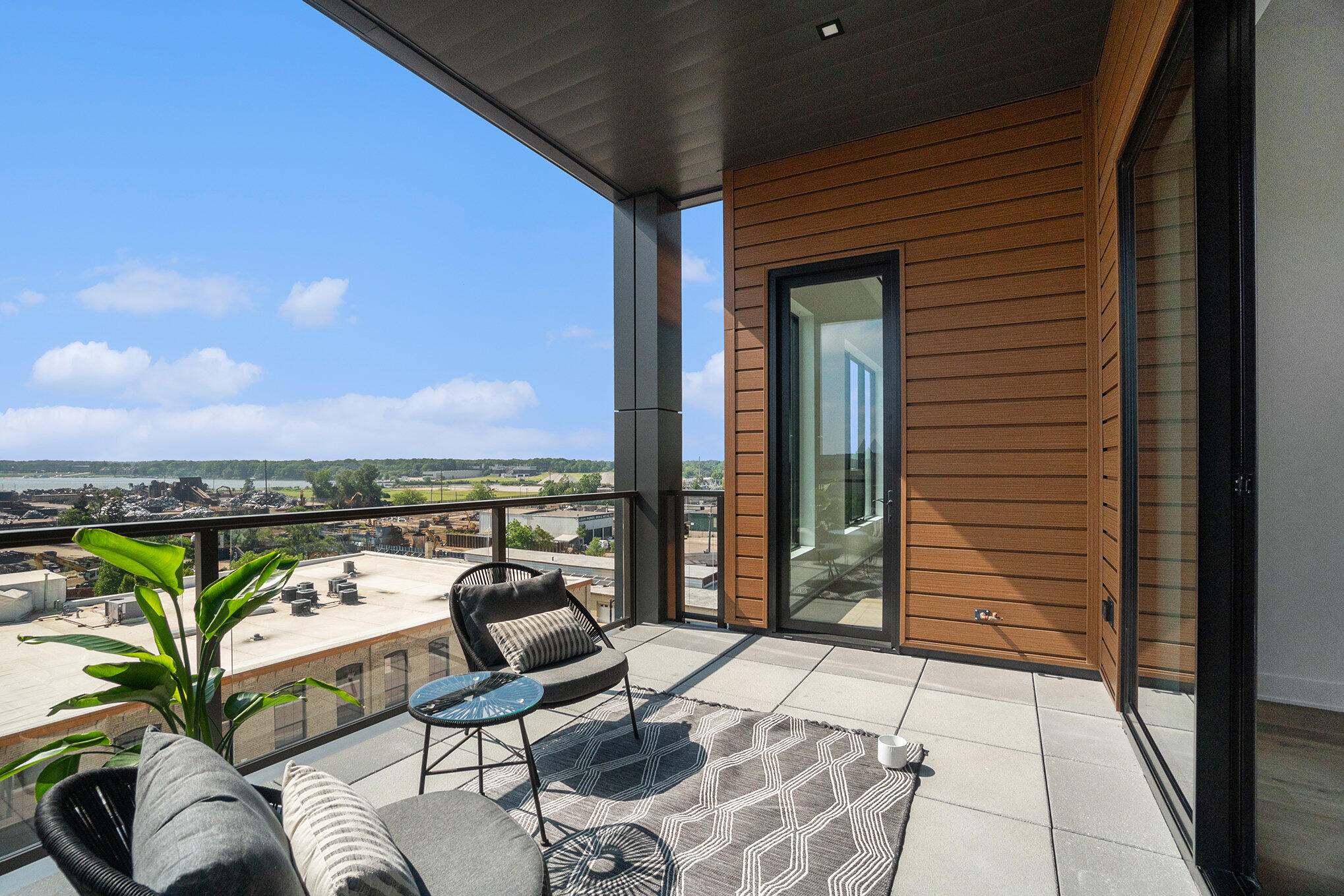 159 S River Avenue 504