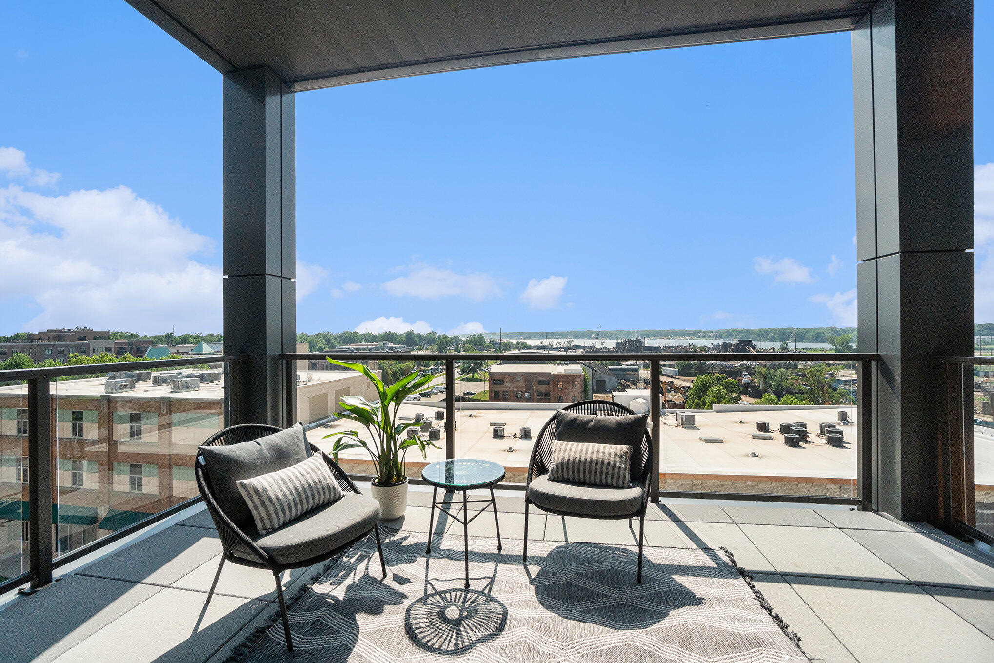 159 S River Avenue 504