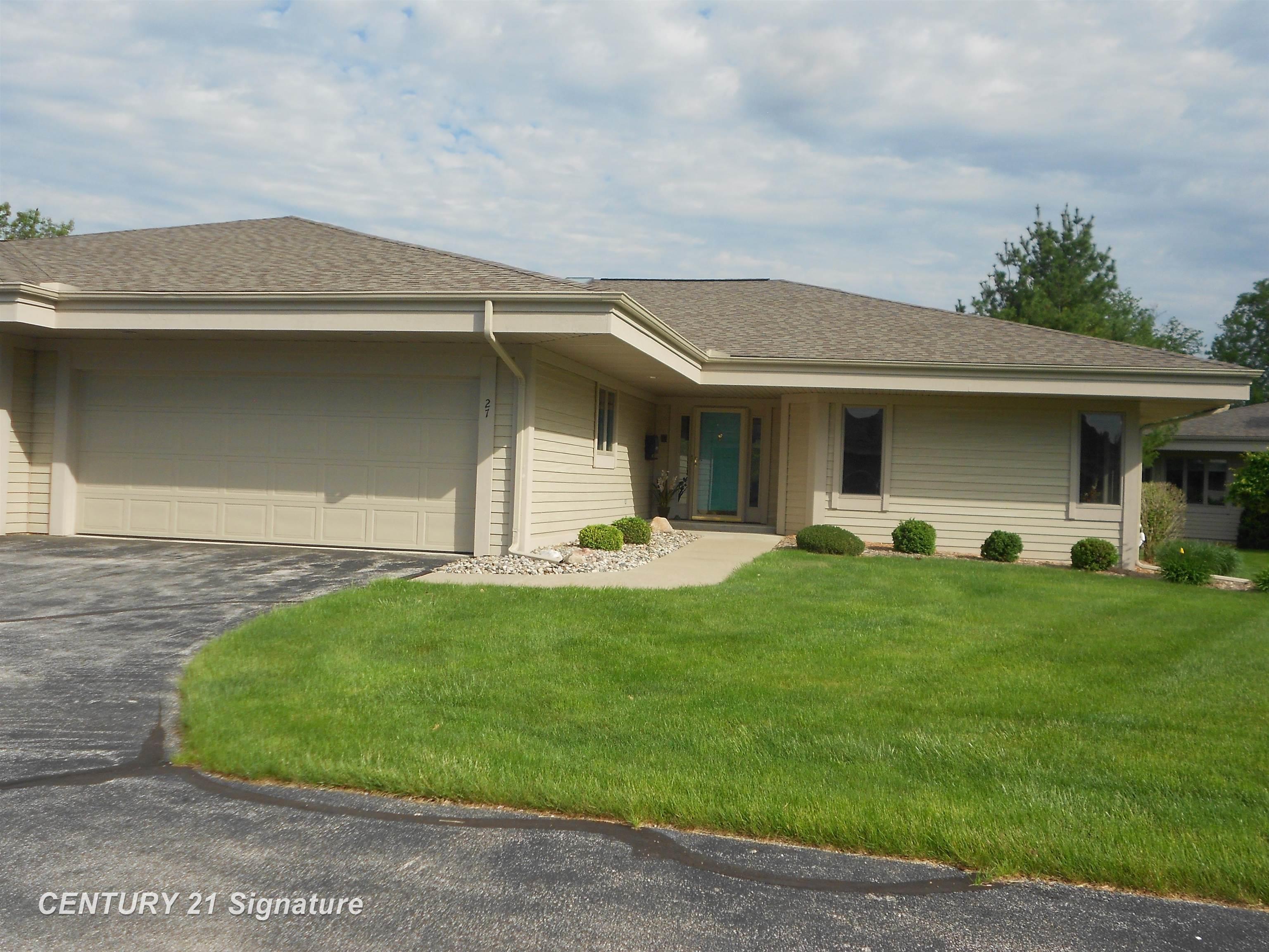 View Thomas Twp, MI 48609 condo
