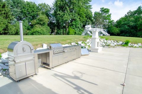 A home in West Bloomfield Twp