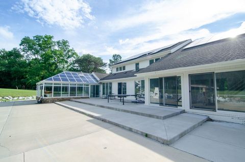 A home in West Bloomfield Twp