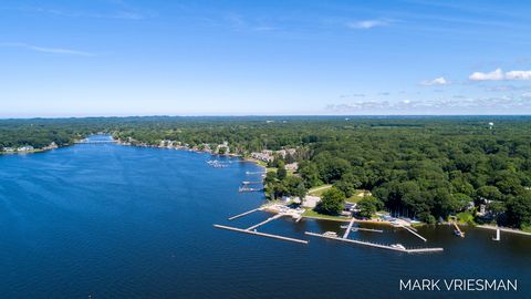 A home in Spring Lake Vlg