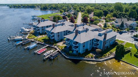 A home in Spring Lake Vlg