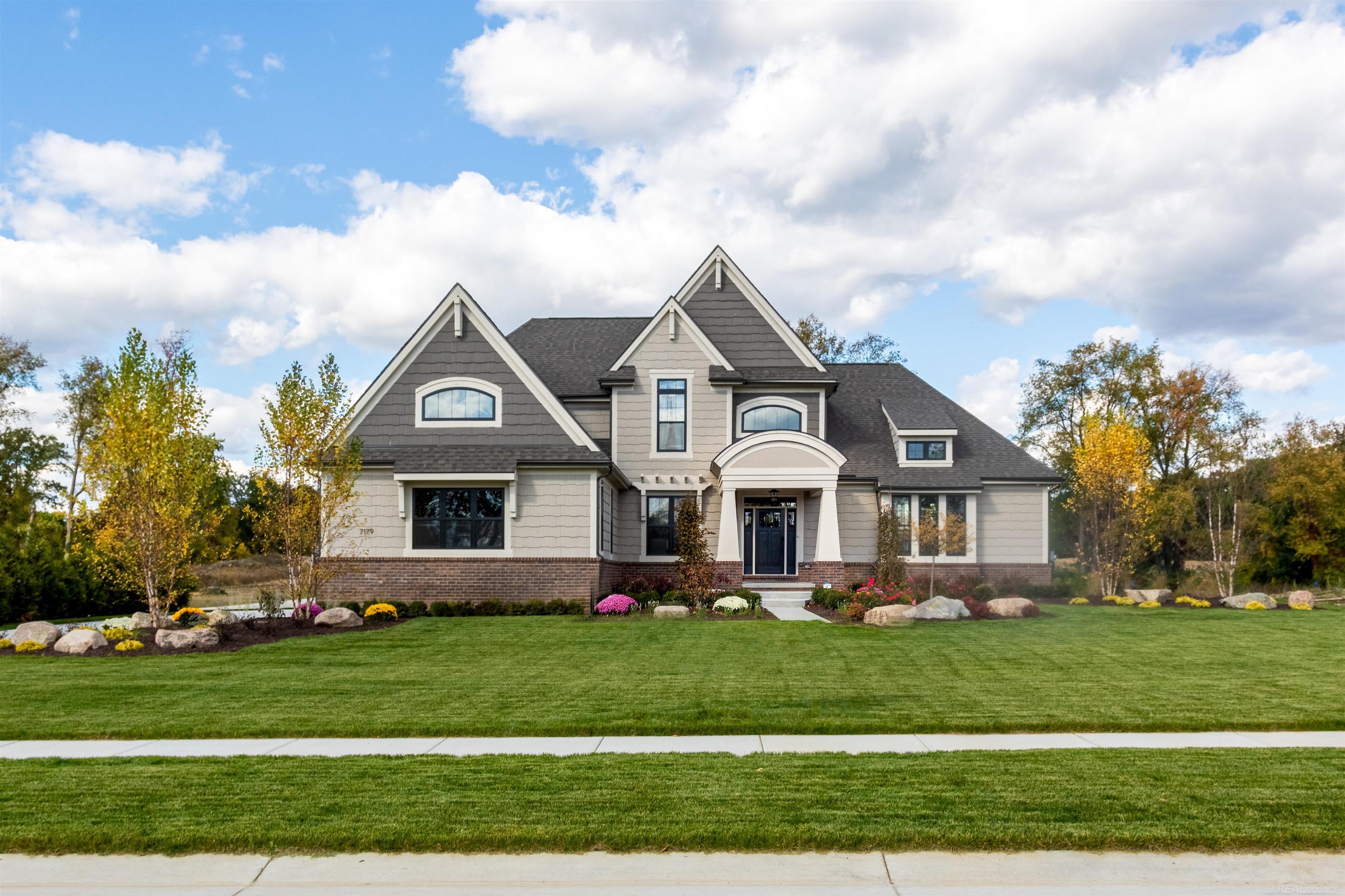 1062 Lindenhill Lane