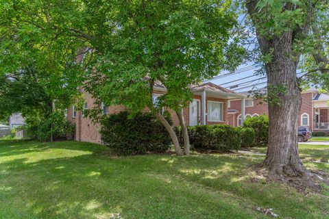 A home in Dearborn Heights