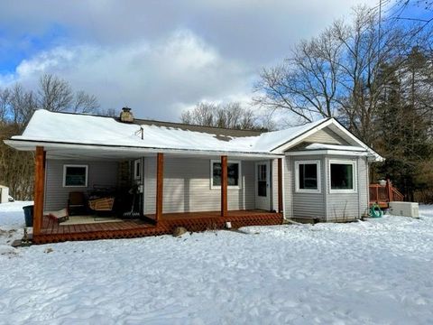 A home in Groveland Twp