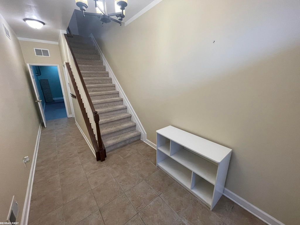 listing image 0