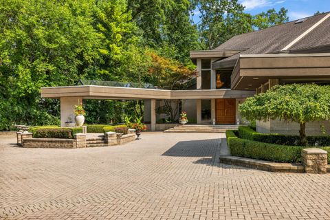 A home in Bloomfield Twp