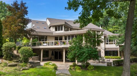 A home in Bloomfield Twp