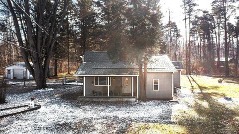 A home in Greendale Twp