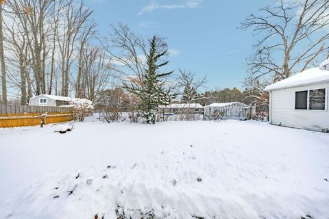 A home in Roscommon Twp