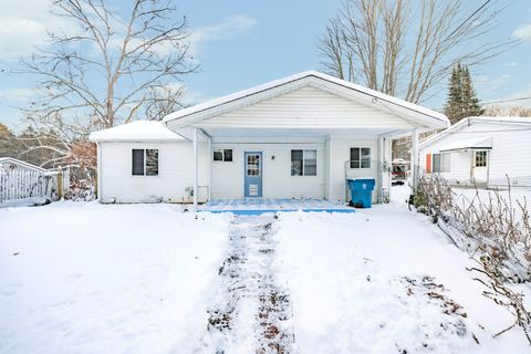 A home in Roscommon Twp