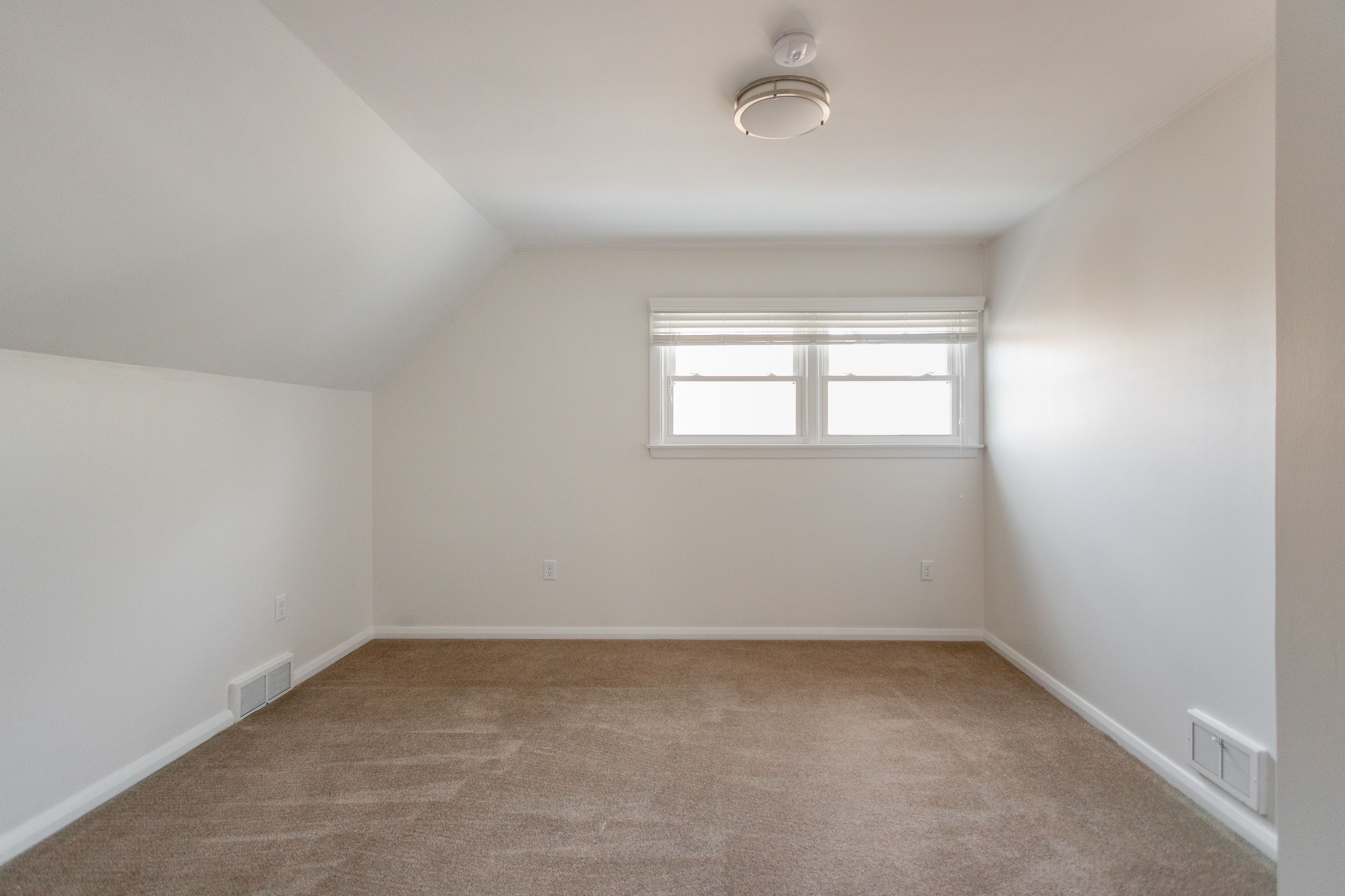 Detroit, Michigan 48215, United States, 4 Bedrooms Bedrooms, ,3 BathroomsBathrooms,Residential,Active,92147