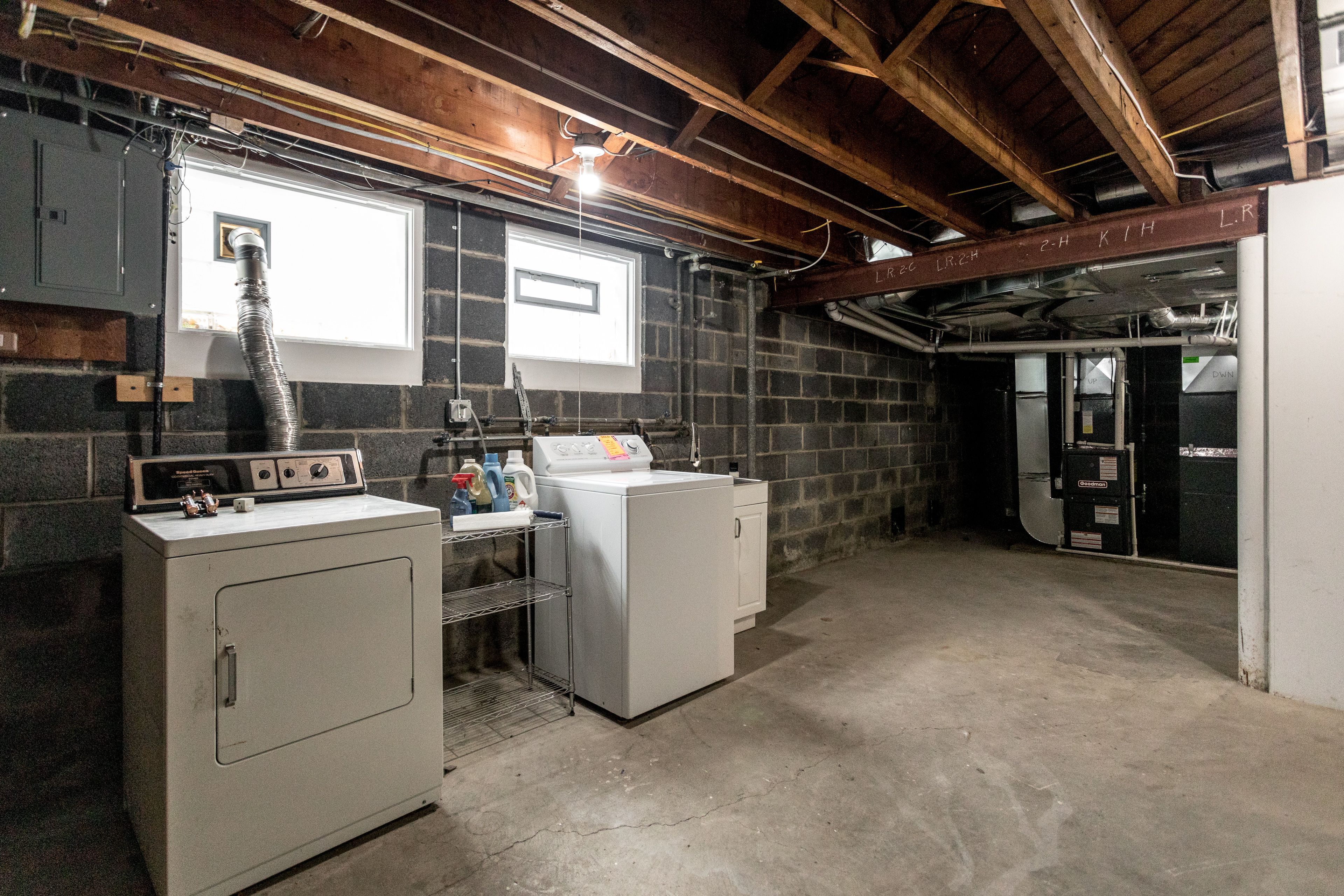 Detroit, Michigan 48215, United States, 4 Bedrooms Bedrooms, ,3 BathroomsBathrooms,Residential,Active,92147