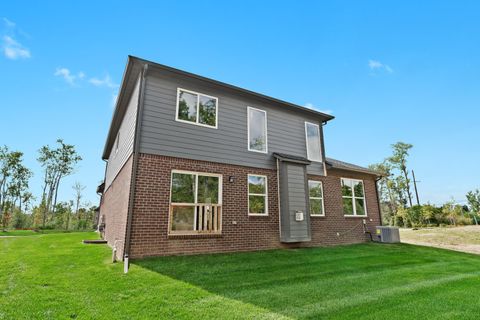 A home in West Bloomfield Twp