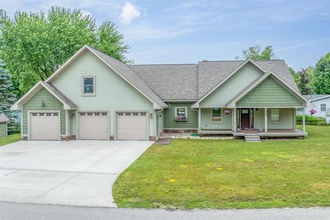 A home in Clam Lake Twp