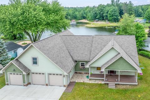 A home in Clam Lake Twp