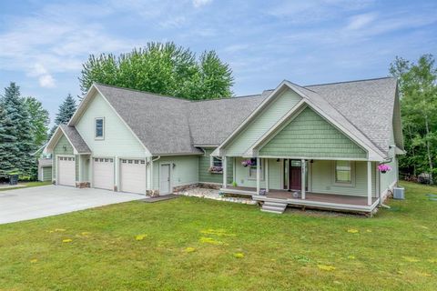 A home in Clam Lake Twp