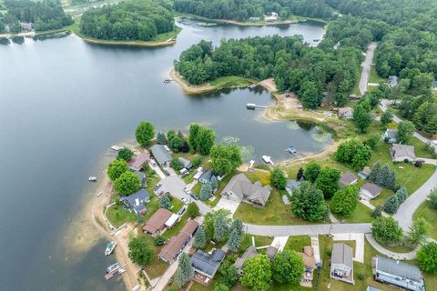 A home in Clam Lake Twp