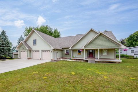 A home in Clam Lake Twp