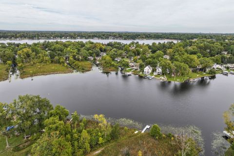 A home in Waterford Twp