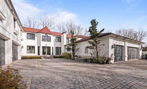 A home in Bloomfield Twp