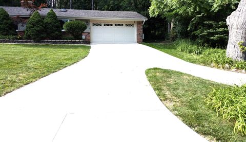 A home in West Bloomfield Twp