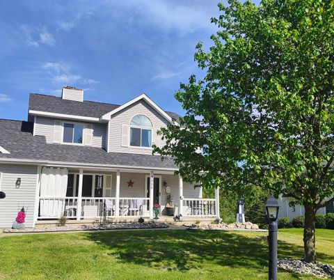 A home in Clam Lake Twp