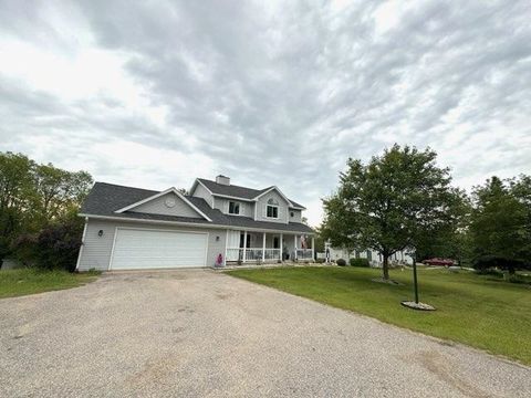 A home in Clam Lake Twp