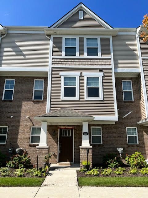 View Wixom, MI 48393 condo
