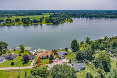 A home in Edwards Twp