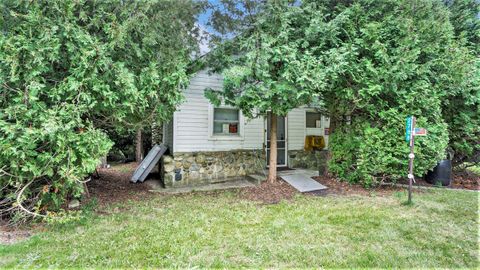 A home in Suttons Bay Twp