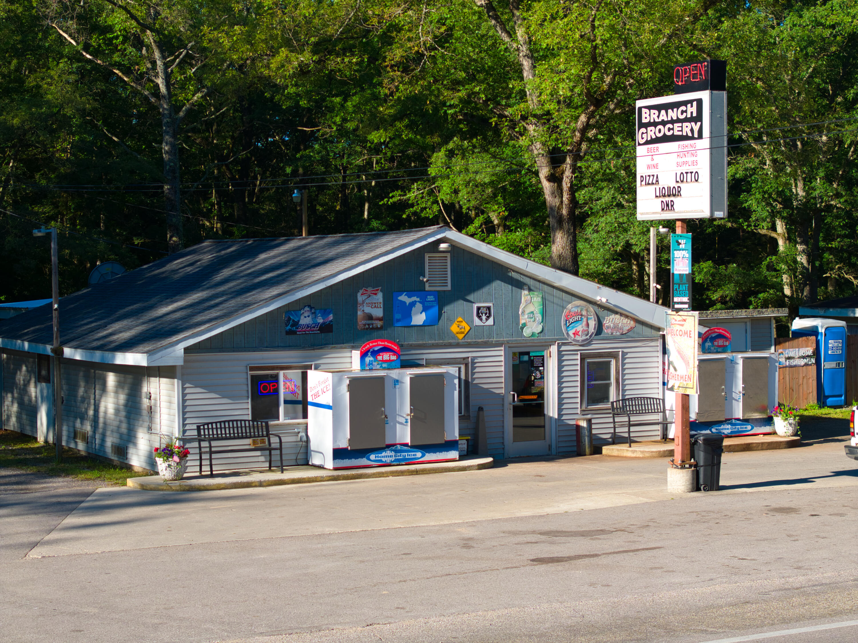 9455 E US 10