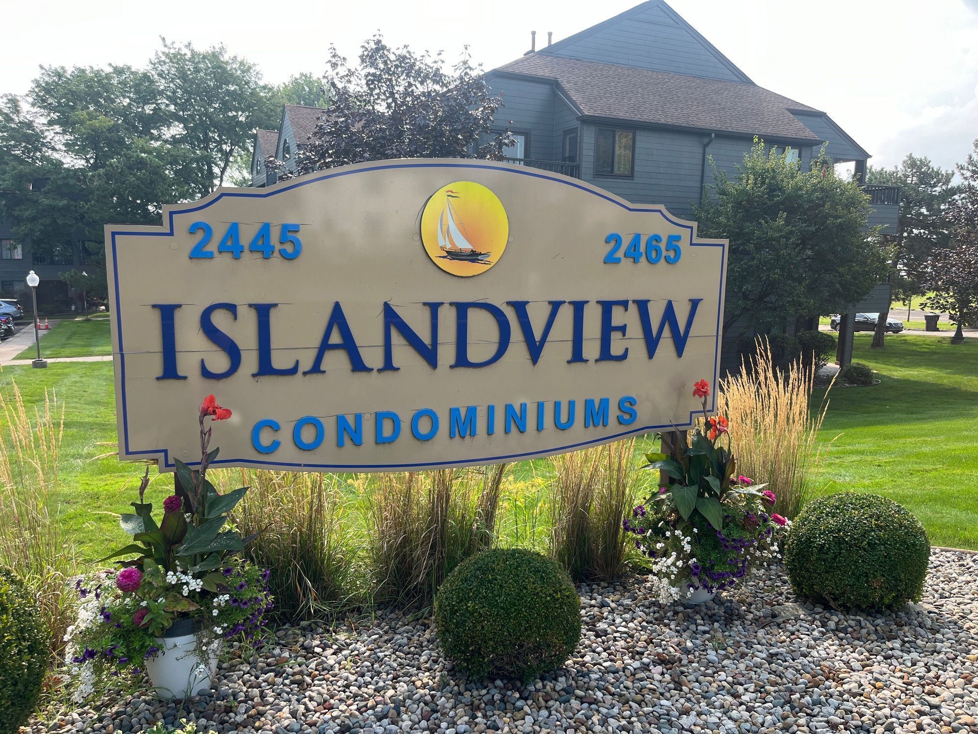 View Trenton, MI 48183 condo