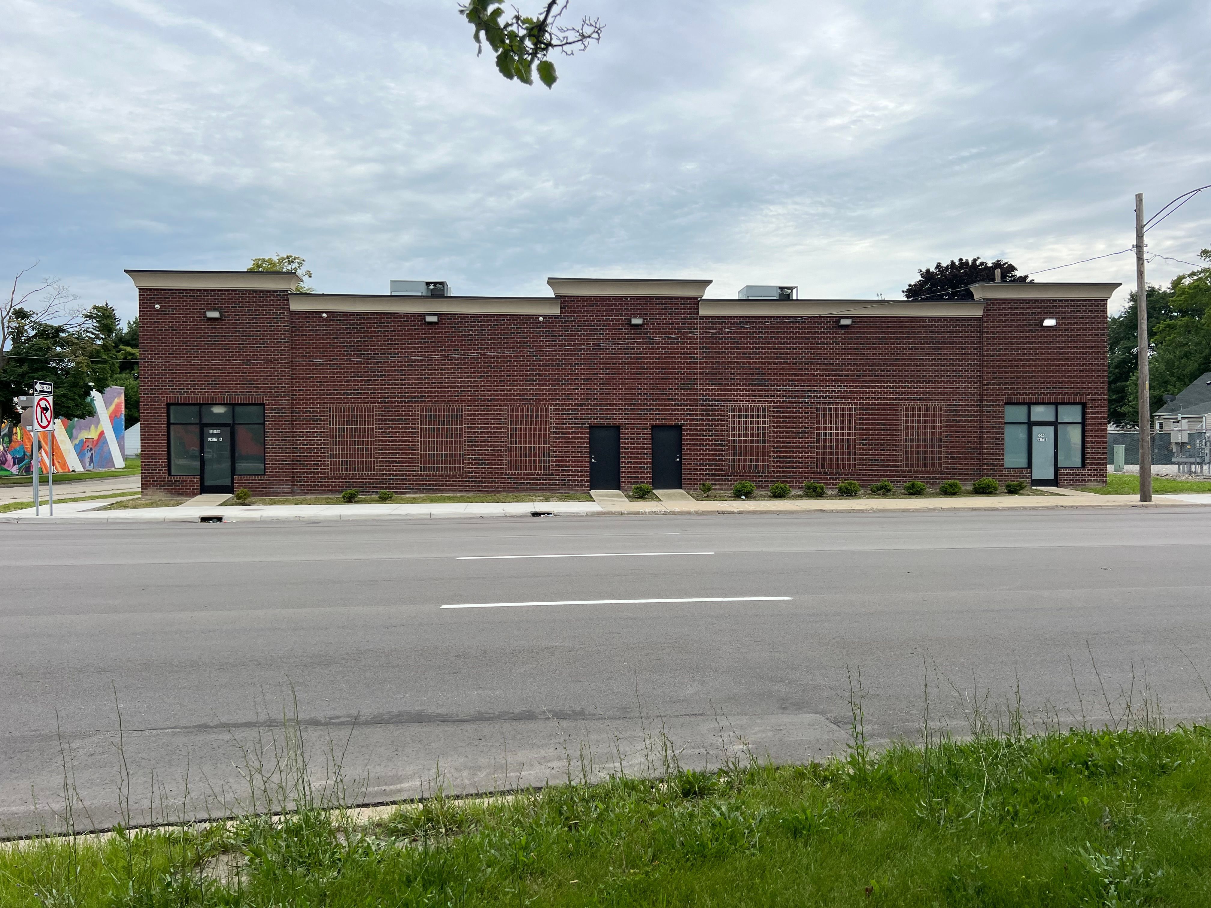 5540 E 8 MILE Road E