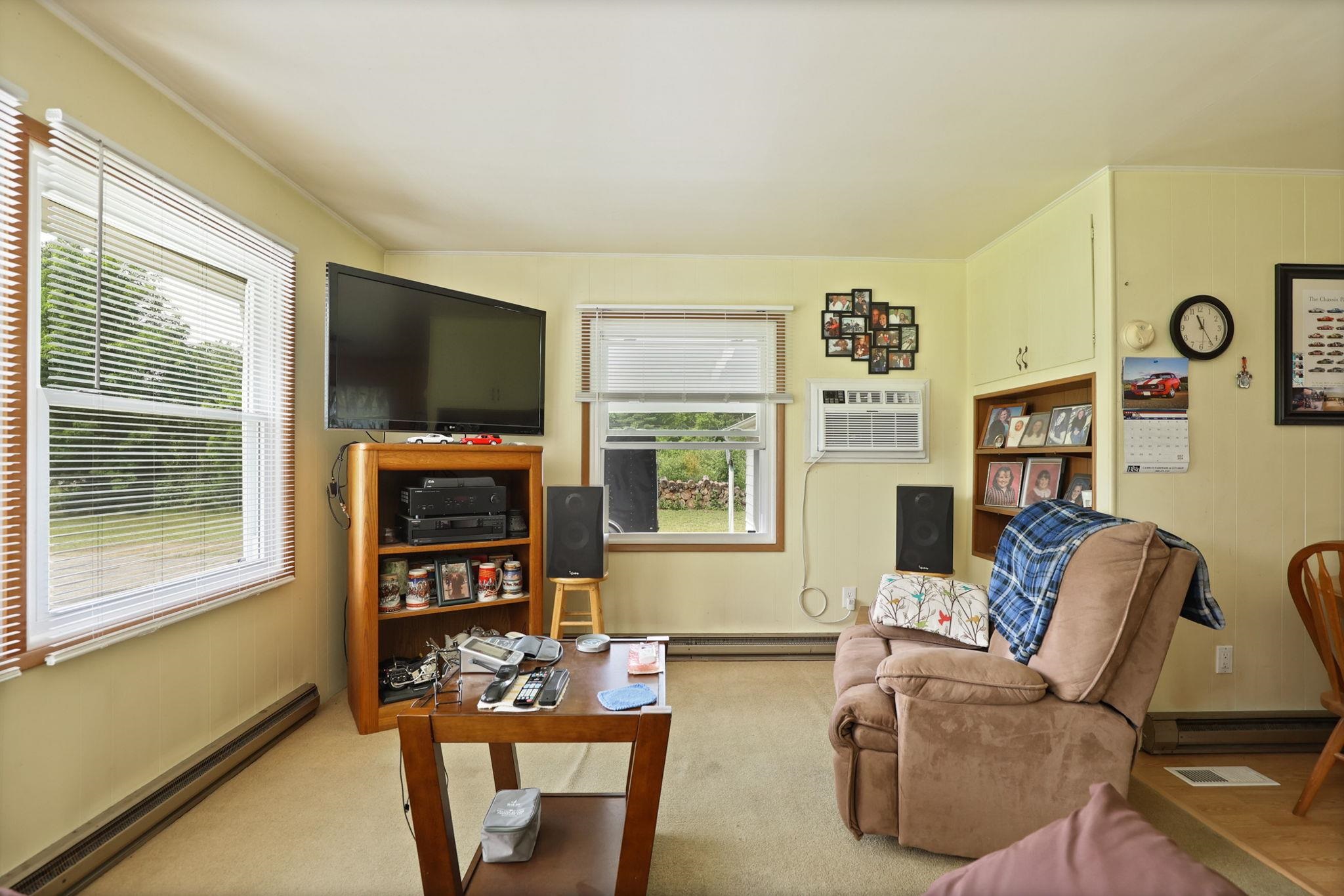 Photo 4 of 38 of 3050 W Sanilac Road house
