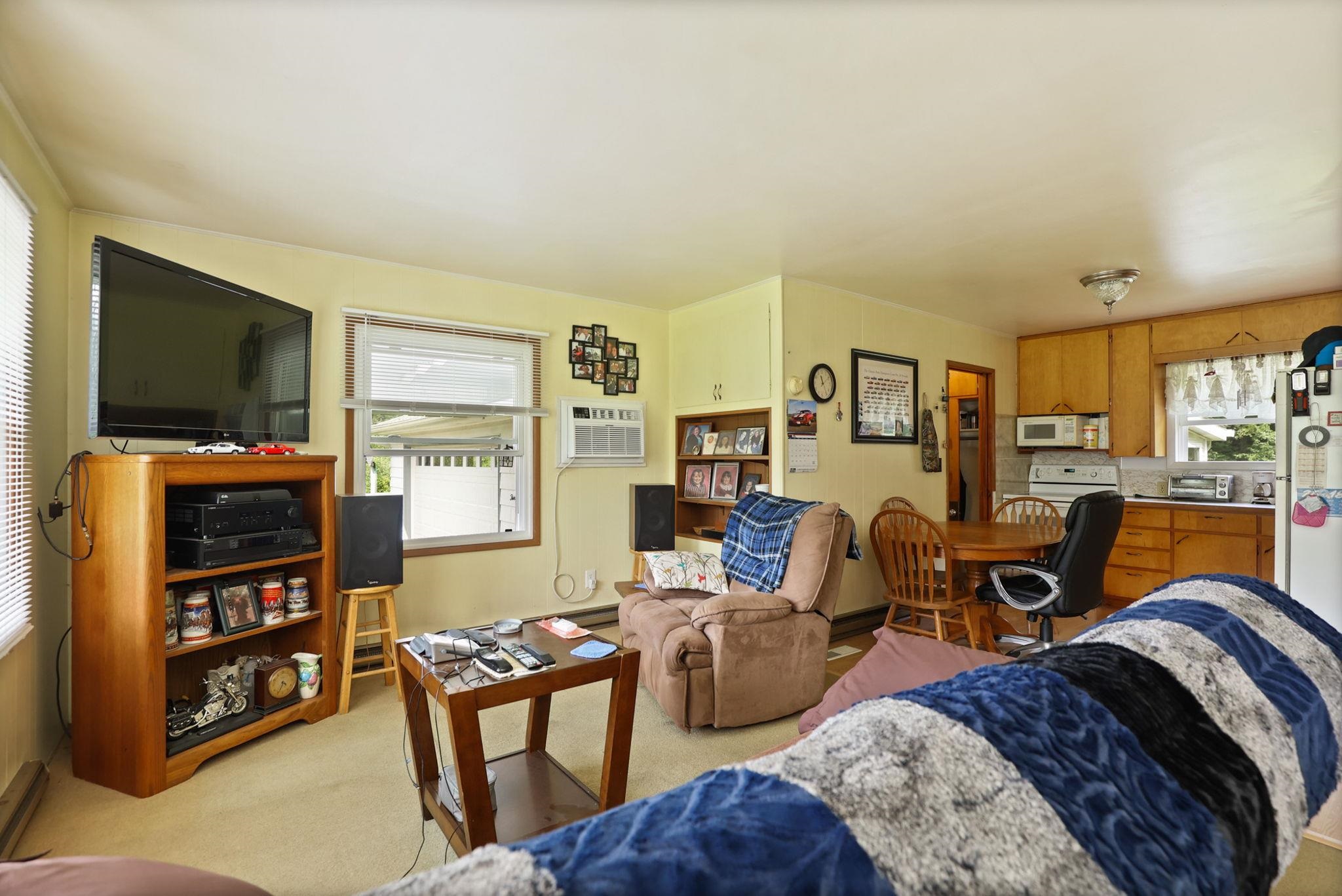 Photo 5 of 38 of 3050 W Sanilac Road house