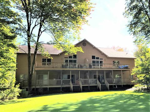 A home in Custer Twp