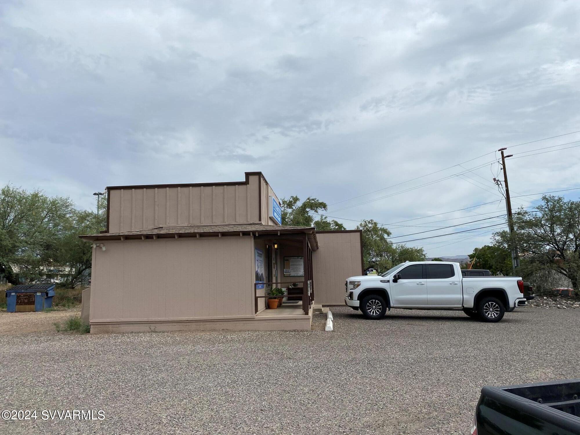 702 & 704 S Main St