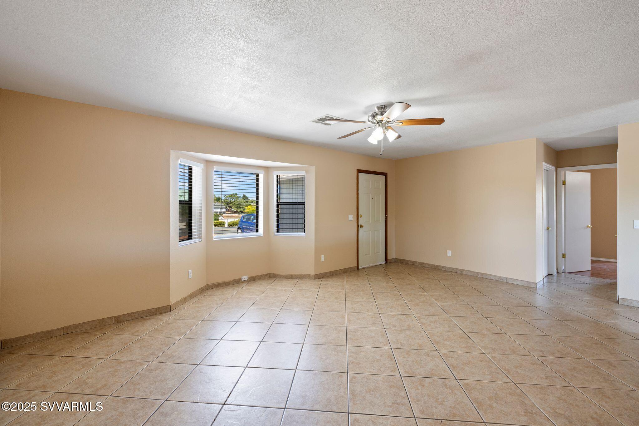 5035 N Robert Rd