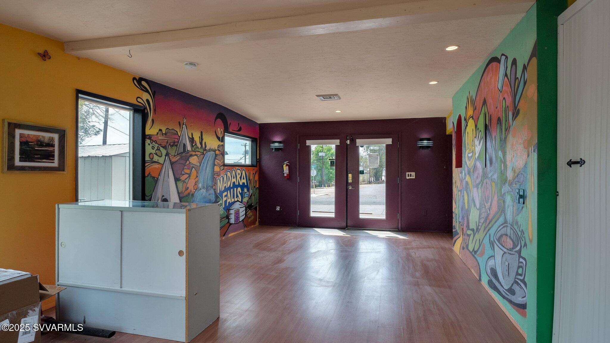 1123 N Main St