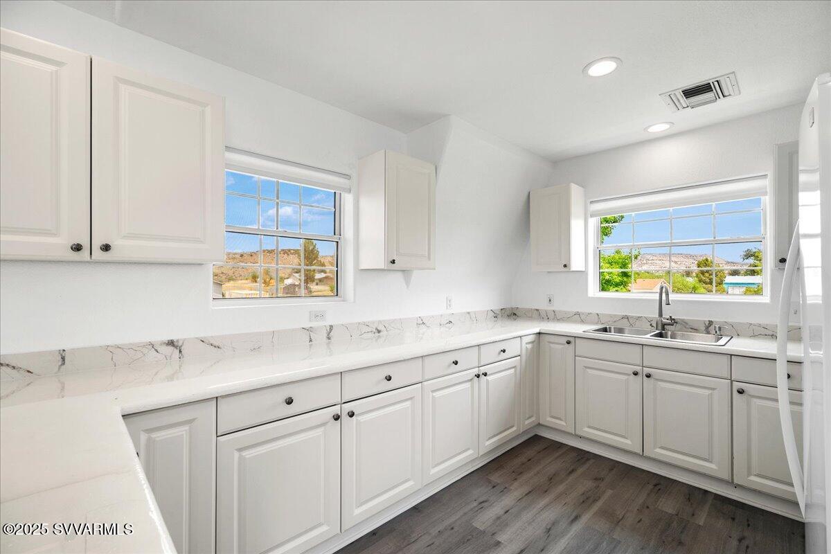 3836 W Center Lane