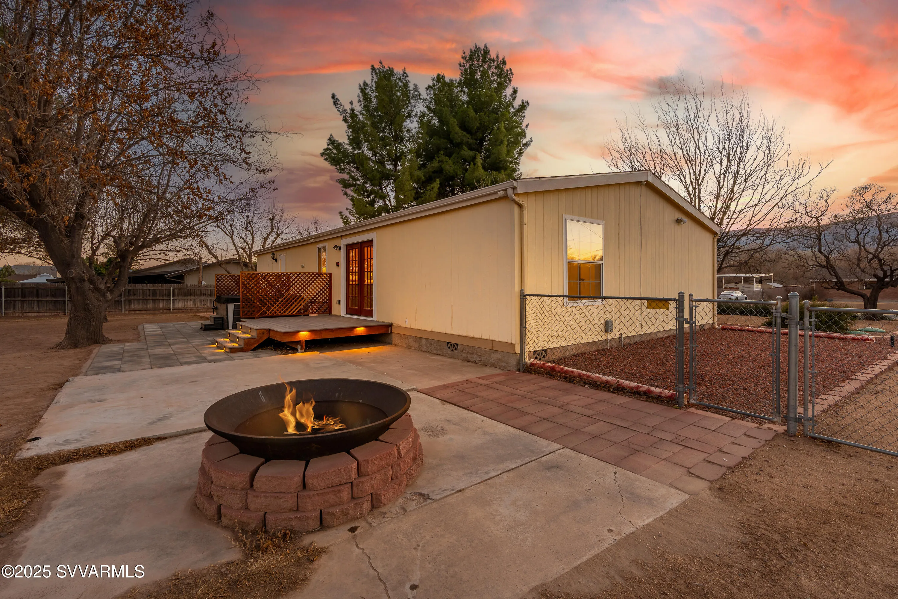 Cottonwood, Arizona 86326, United States, 3 Bedrooms Bedrooms, ,2 BathroomsBathrooms,Residential,Pending,79279