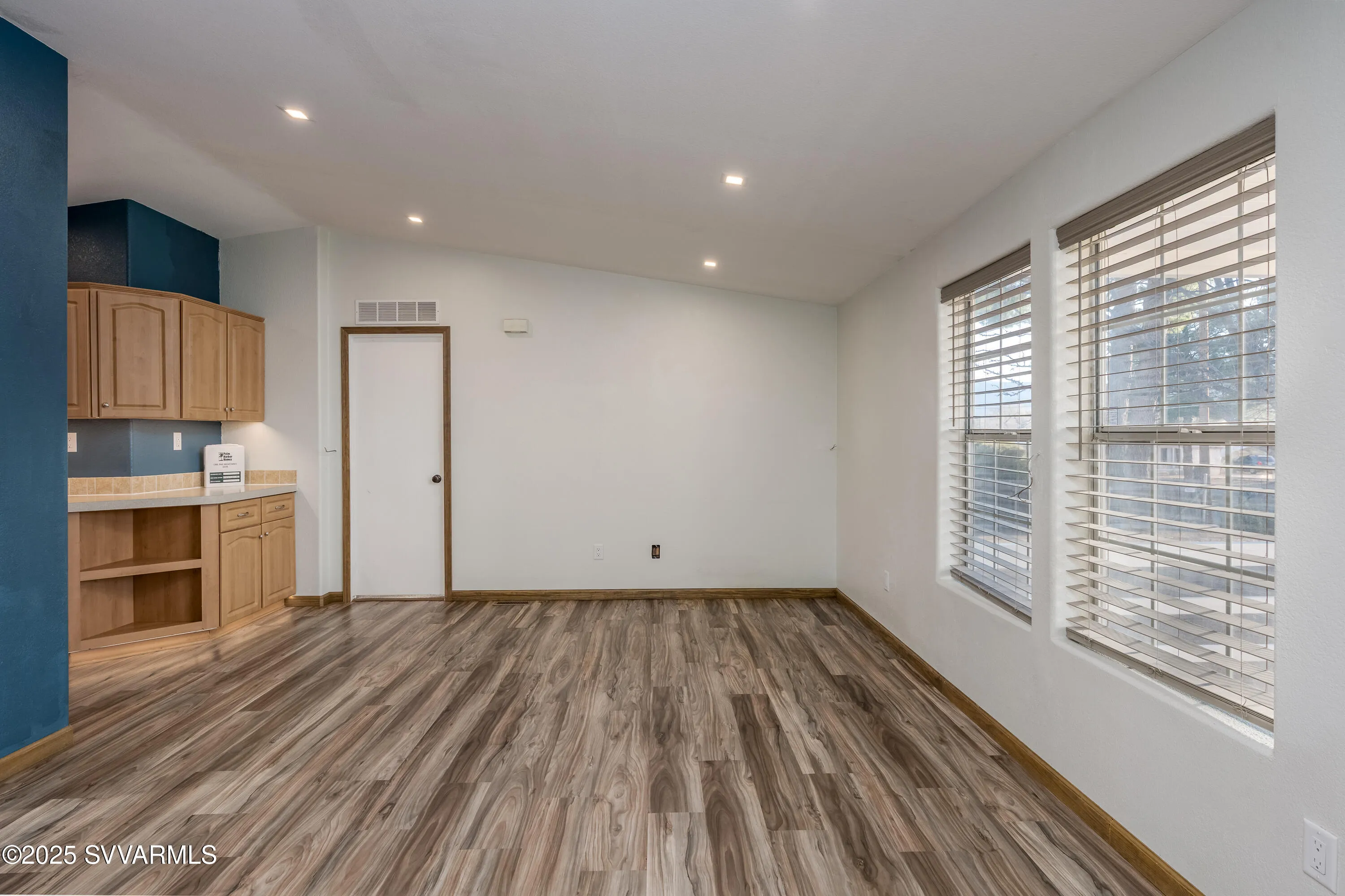 Cottonwood, Arizona 86326, United States, 3 Bedrooms Bedrooms, ,2 BathroomsBathrooms,Residential,Pending,79279